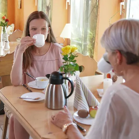 Restaurant Lindenhof ホテル