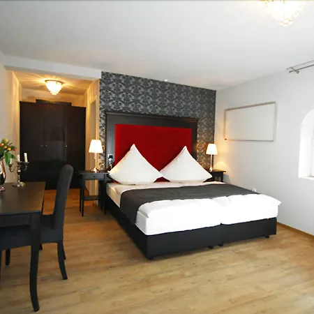 Hotel Restaurant Lindenhof 3*