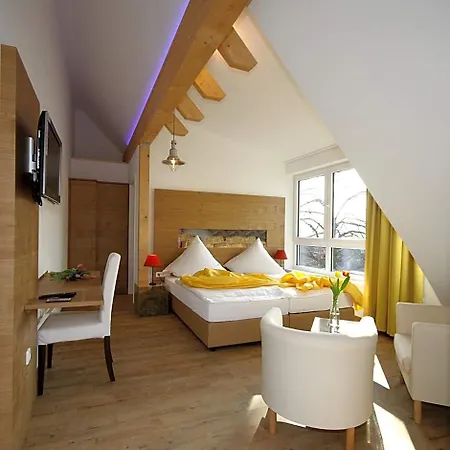 Hotel Restaurant Lindenhof 3*