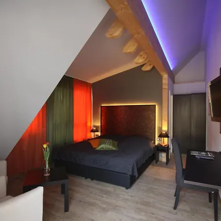 Hotel Restaurant Lindenhof 3*